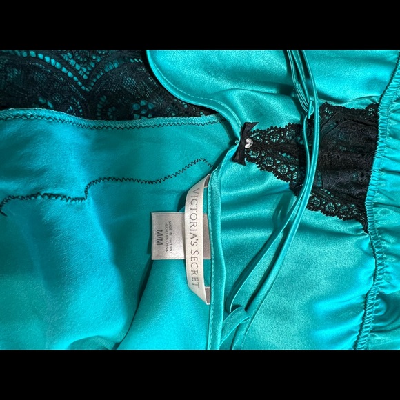 Victoria’s Secret Romper new condition. SZ M black lace a turquoise color - Picture 12 of 13
